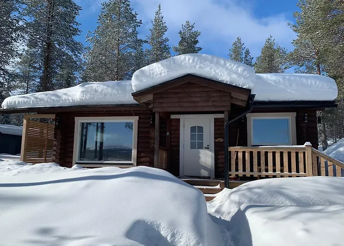 Kaupinmaja, Yllaes, Aekaeslompolo, Lapland - Log Cabin With Lake And Fell Scenery