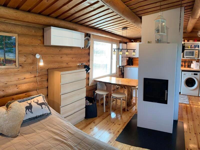 Kaupinmaja, Yllaes, Aekaeslompolo, Lapland - Log With And Fell Scenery Apartment